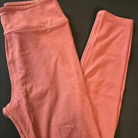 LulaRoe leggings
One size
Mauve color
Worn twice only. - Picture 2 of 3